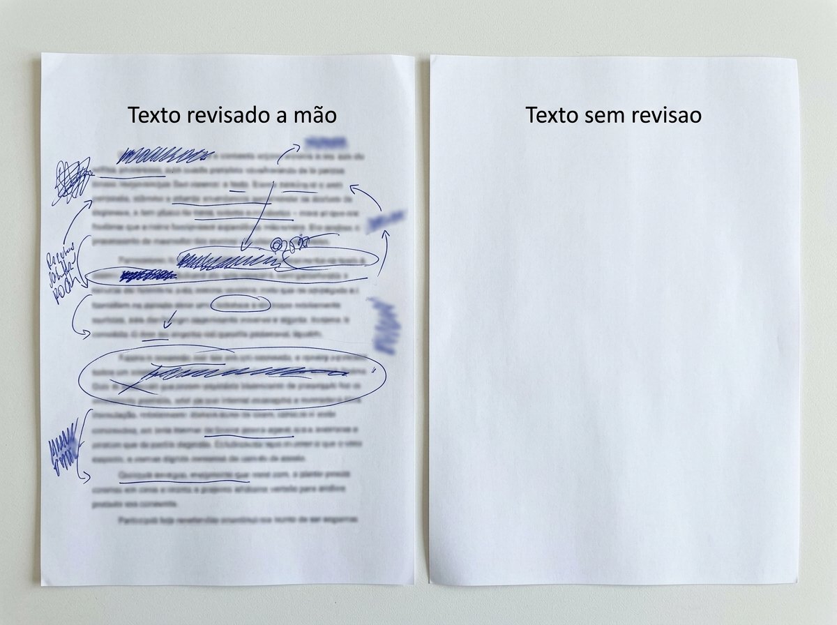 Duas folhas impressas lado a lado, uma com rasuras e anotacoes e outra perfeitamente uniforme